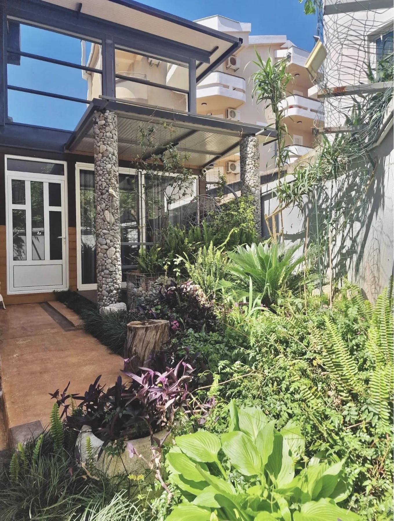iTiS Villa exterior