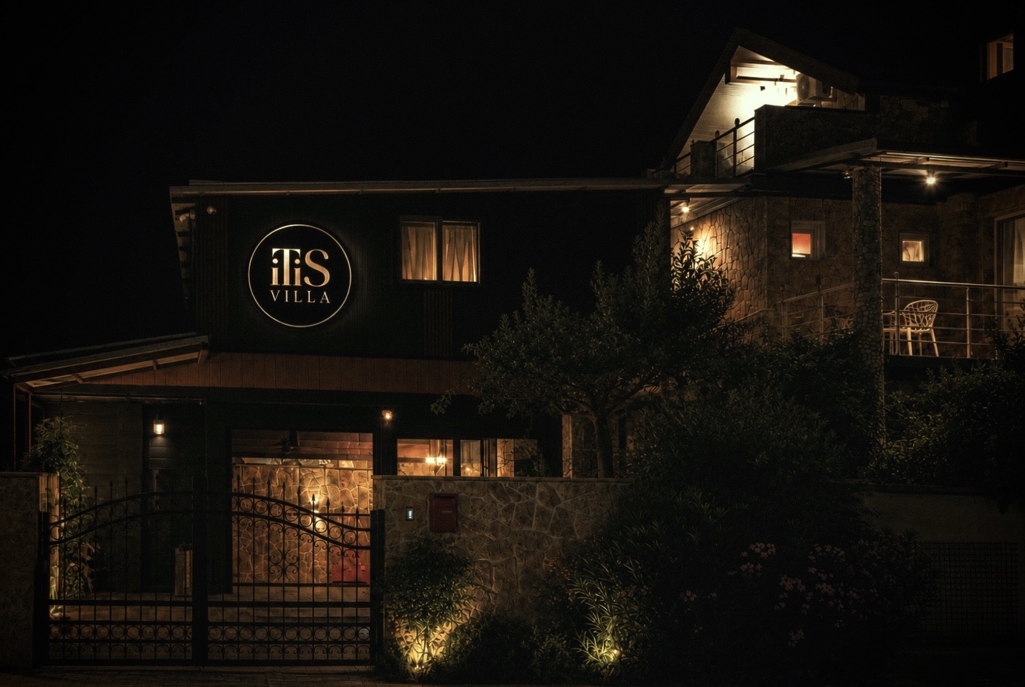 iTiS Villa exterior